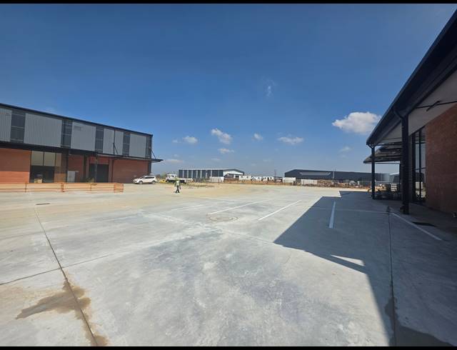 2,776M² WAREHOUSE TO LET IN GOSFORTH PARK